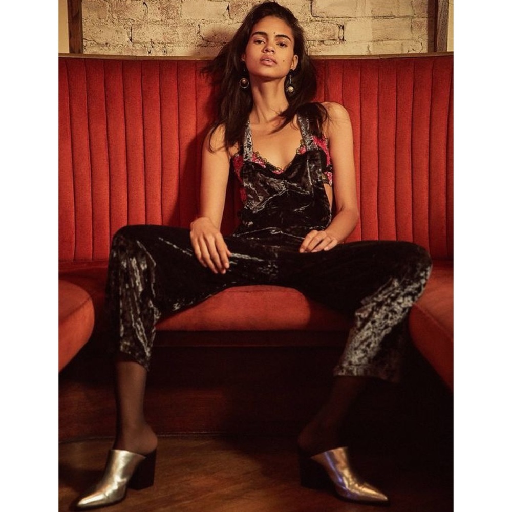 NWOT Urban Outfitters Shapeless Velvet Overalls Jumpsuit Sz M